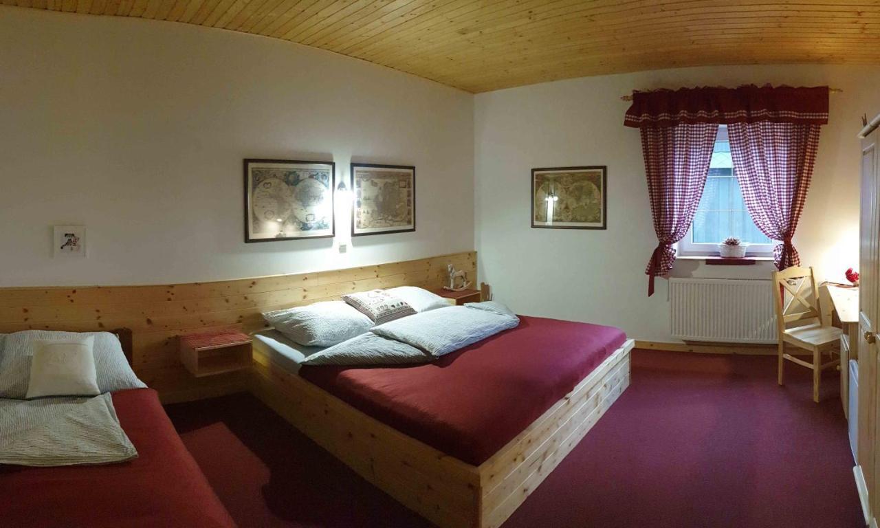 U Dvou Studni Hotel โลชนา นาดเด เดสเนา ภายนอก รูปภาพ